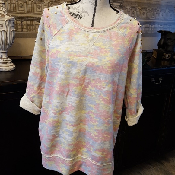 Forever 21 Tops - 🍃🌺 Forever 21 camouflage studded top